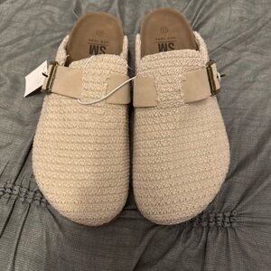 SM New York Women's Sz 11  Blake Beige Felt Clogs with Buckle NWT